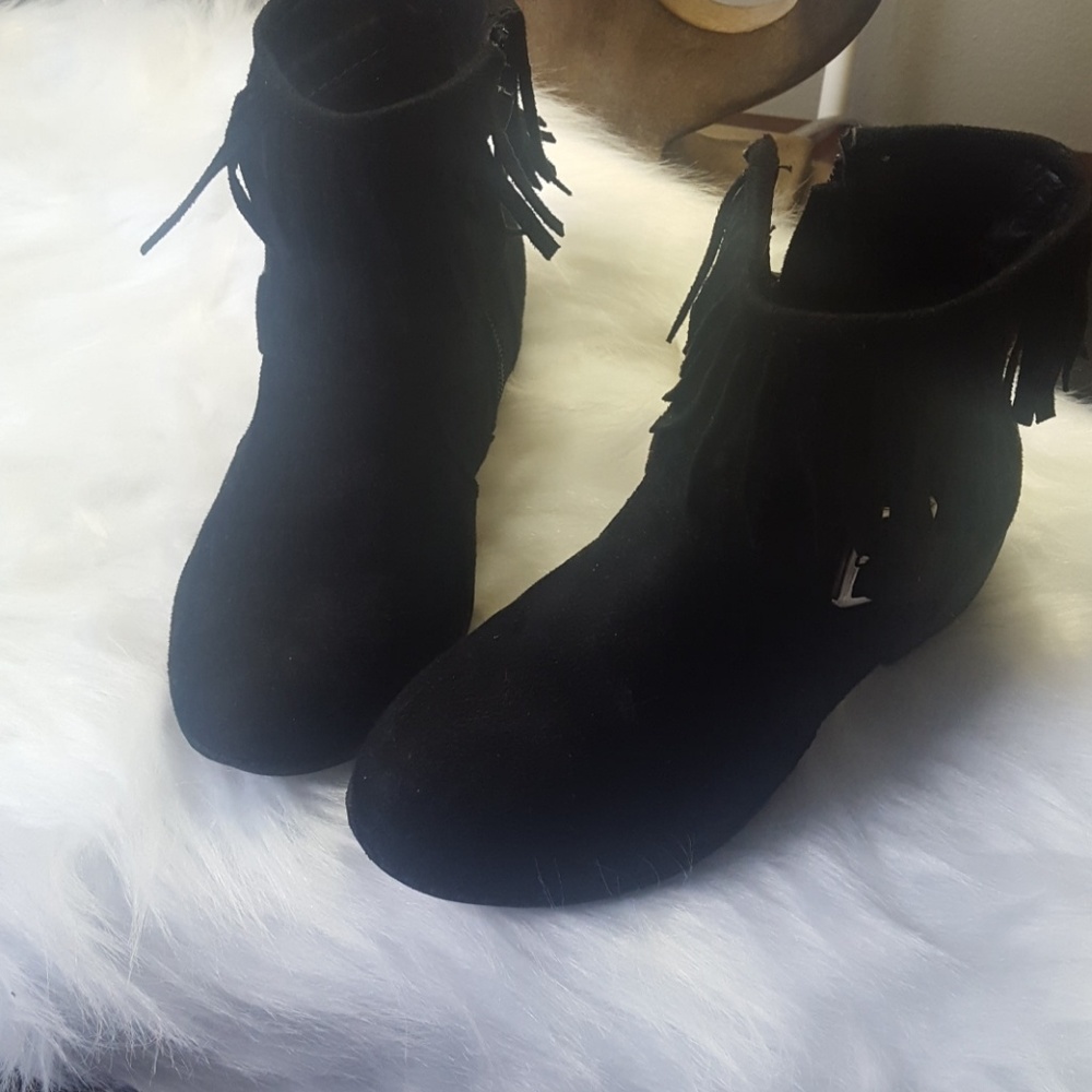 GIRL BOOTS